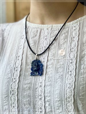 Mặt Đá Sodalite xanh chạm khắc Đức Chúa Giêsu đội mão gai 7 Mat Da Sodalite xanh cham khac Duc Chua Giesu doi mao gai kich thuoc dai 4cm 2
