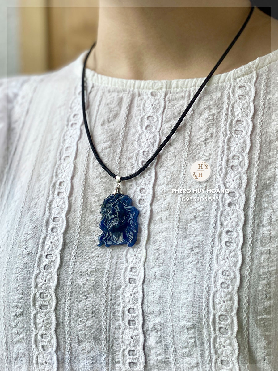 Mặt Đá Sodalite xanh chạm khắc Đức Chúa Giêsu đội mão gai 3 Mặt Đá Sodalite xanh chạm khắc Đức Chúa Giêsu đội mão gai - Hình ảnh 3