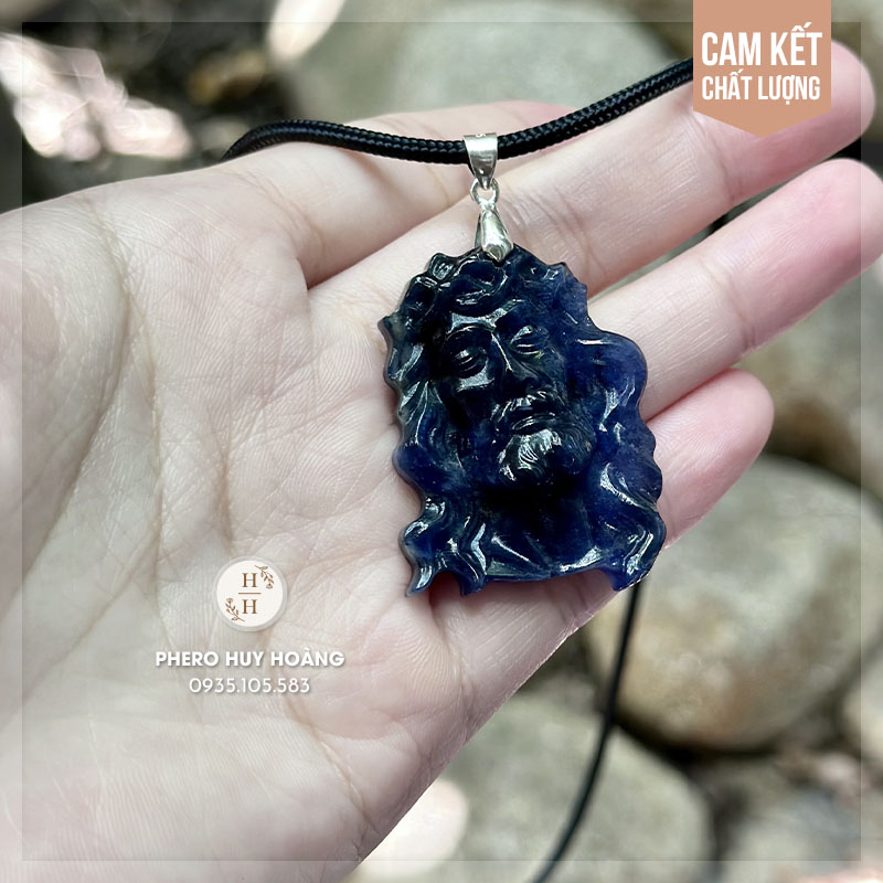 Mặt Đá Sodalite xanh chạm khắc Đức Chúa Giêsu đội mão gai 1 Mặt Đá Sodalite xanh chạm khắc Đức Chúa Giêsu đội mão gai