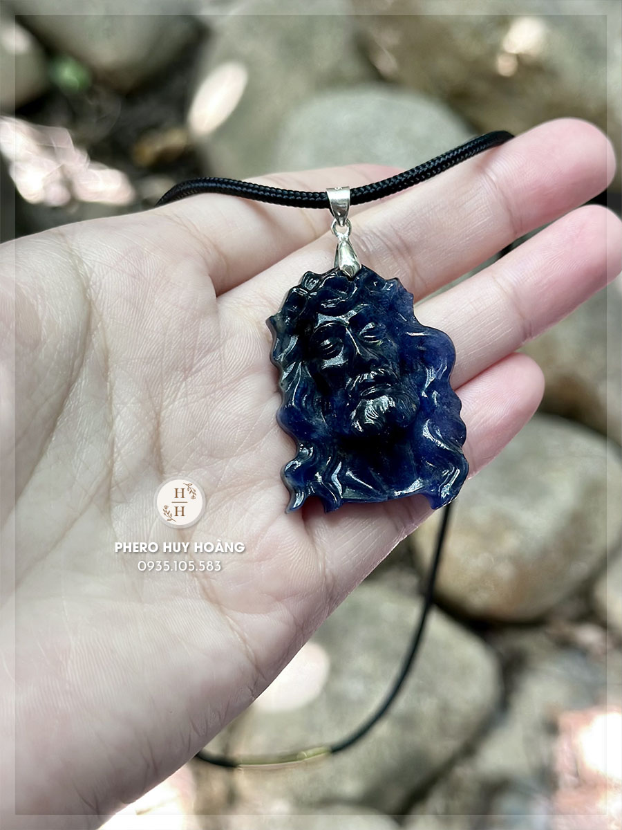 Mặt Đá Sodalite xanh chạm khắc Đức Chúa Giêsu đội mão gai 4 Mặt Đá Sodalite xanh chạm khắc Đức Chúa Giêsu đội mão gai - Hình ảnh 4
